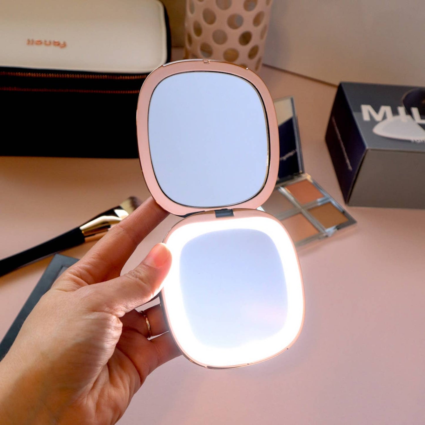 Mila Rechargeable Compact Mirror: Black