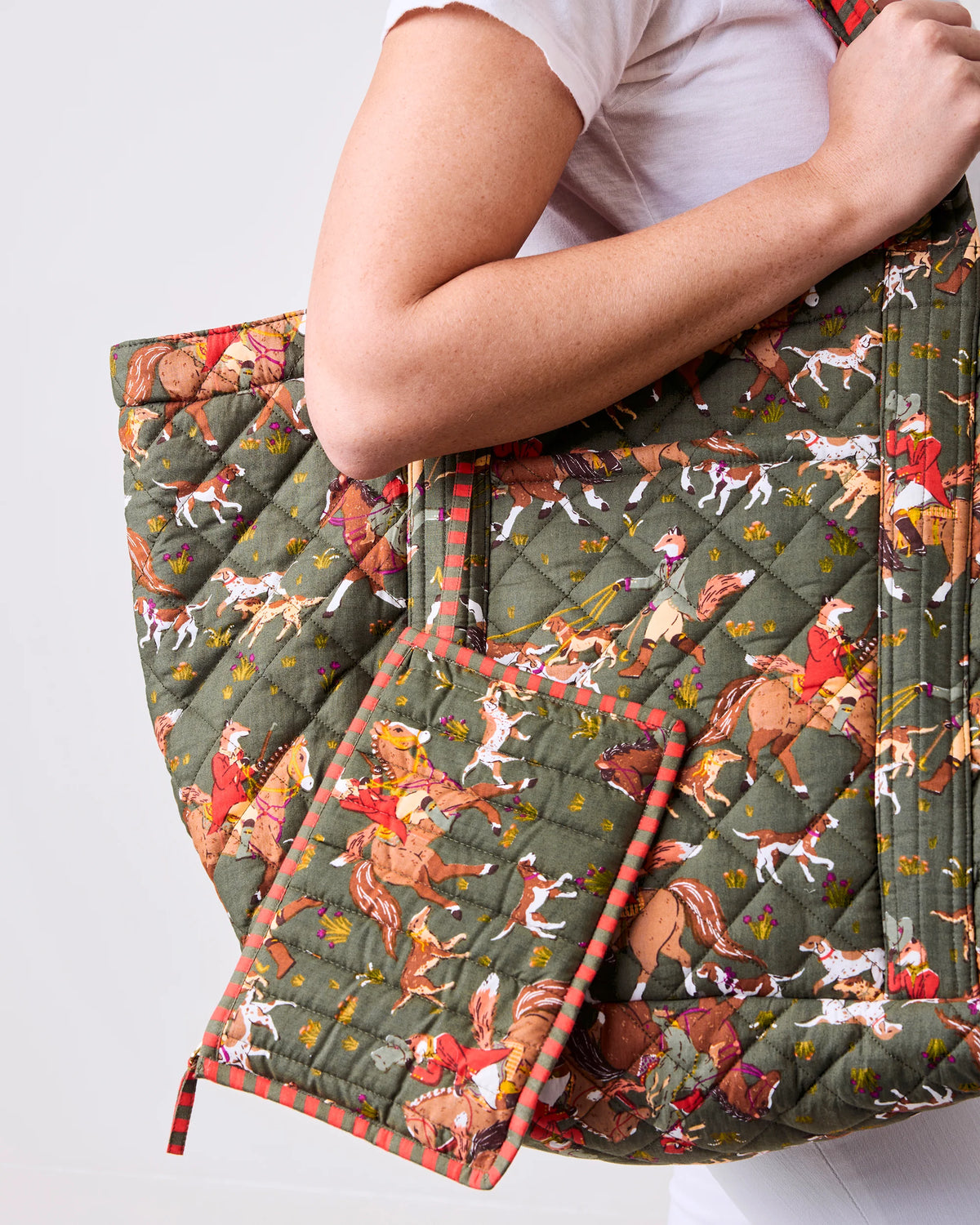 The Traveler Tote in Fox & Hounds