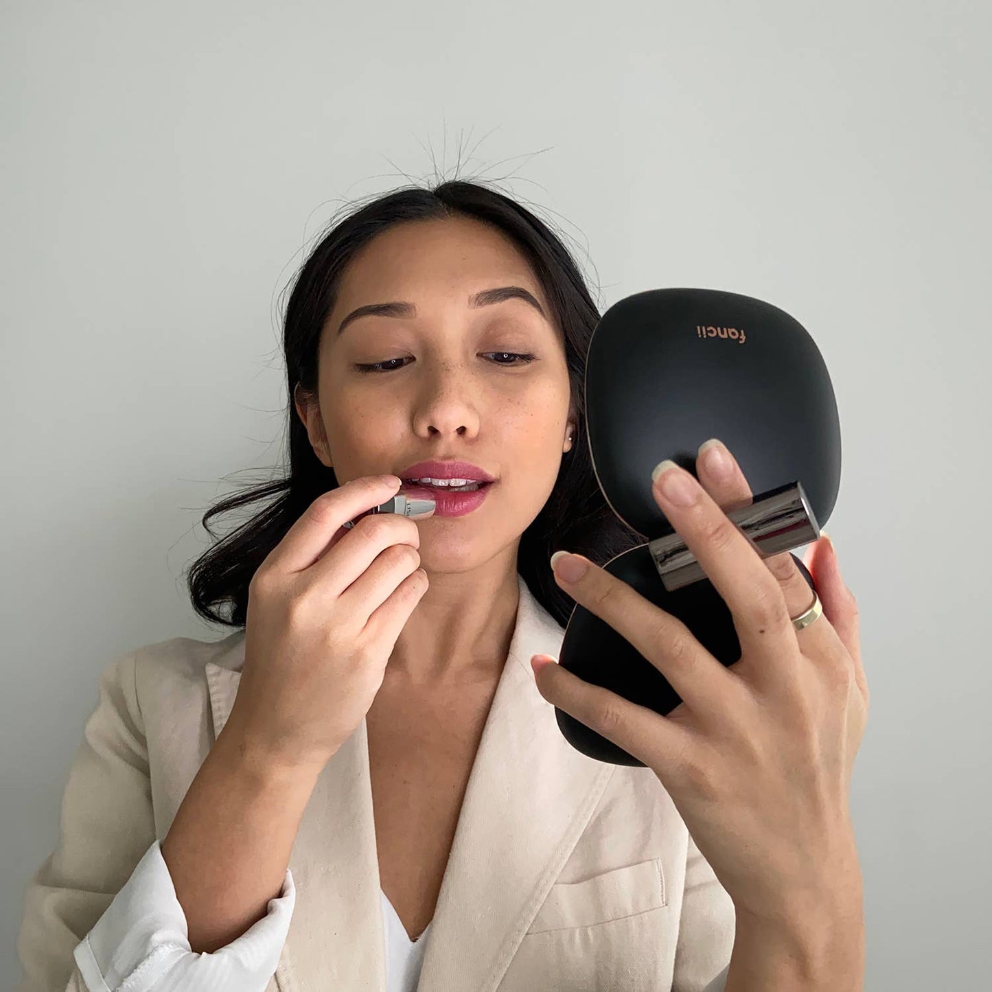 Mila Rechargeable Compact Mirror: Black